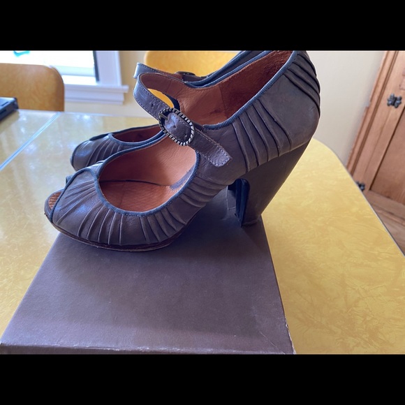 Women’s shoes - Picture 4 of 7